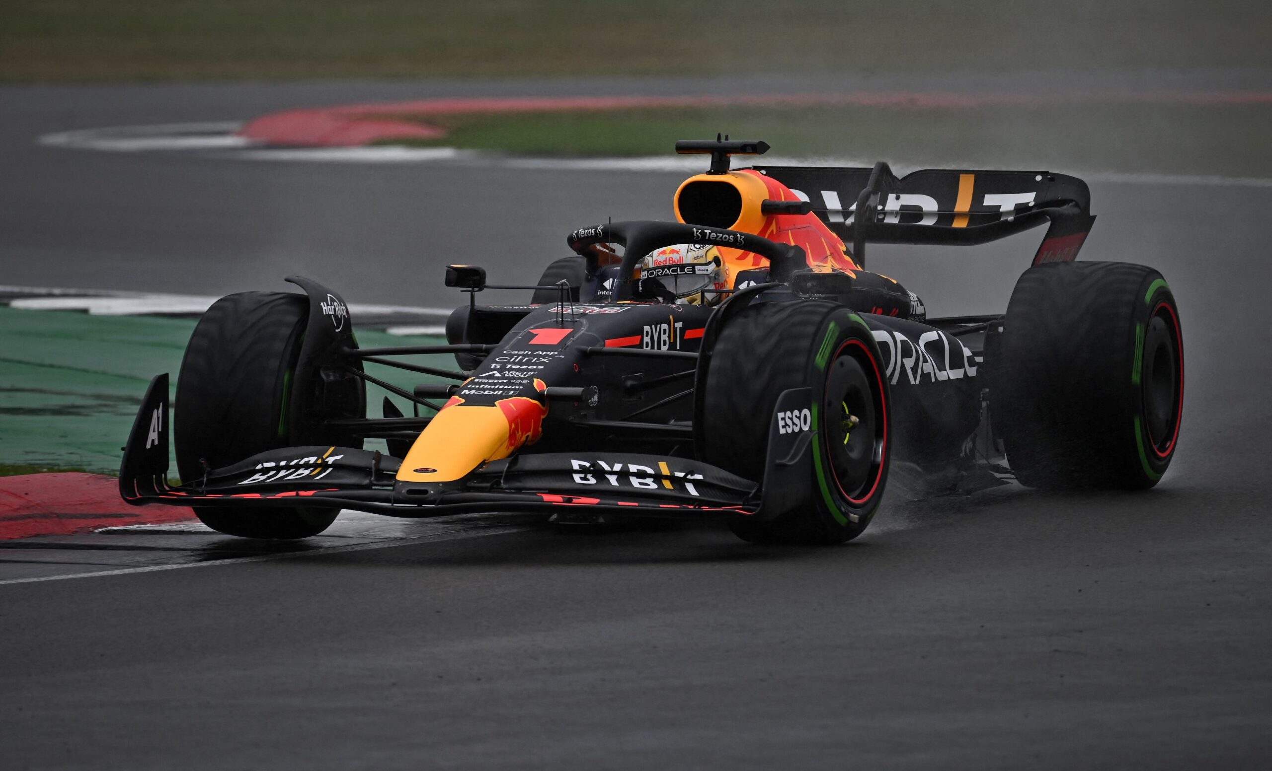  Verstappen quiere gomas delanteras más fuertes