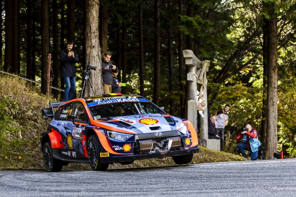  WRC – Neuville holds the advantage as Evans slips back